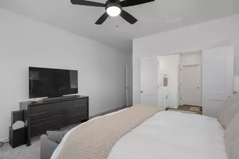Bedroom - 1065 W Gaslight Dr, Springfield, MO 65810 photo 2 of 4