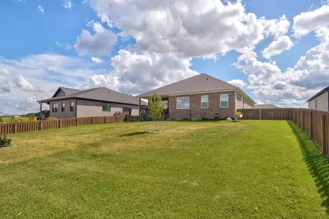 Exterior - 1065 W Gaslight Dr, Springfield, MO 65810 photo 8 of 10