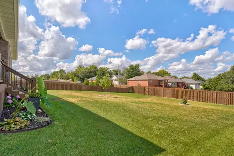 Exterior - 1065 W Gaslight Dr, Springfield, MO 65810 photo 6 of 10