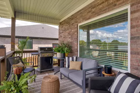 Exterior - 1065 W Gaslight Dr, Springfield, MO 65810 photo 5 of 10