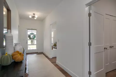 Entry Way - 1065 W Gaslight Dr, Springfield, MO 65810 photo 2 of 3