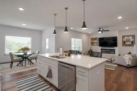 Kitchen - 1065 W Gaslight Dr, Springfield, MO 65810 photo 2 of 5