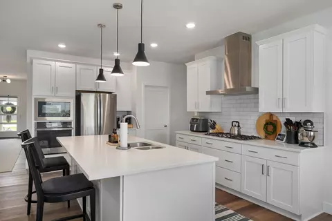 Kitchen - 1065 W Gaslight Dr, Springfield, MO 65810 photo 4 of 5