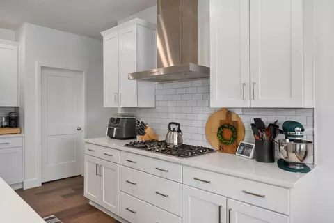 Kitchen - 1065 W Gaslight Dr, Springfield, MO 65810 photo 3 of 5
