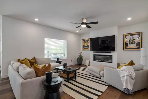 Living - 1065 W Gaslight Dr, Springfield, MO 65810 photo 1 of 3