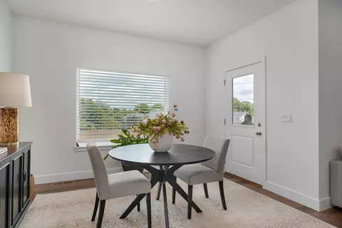 Dining - 1065 W Gaslight Dr, Springfield, MO 65810 photo 2 of 2