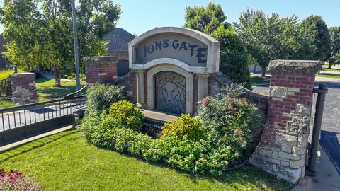 View/Area - 1065 W Gaslight Dr, Springfield, MO 65810 photo 4 of 7