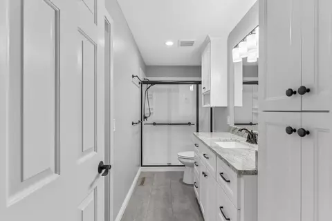 Bath - 3141 E Mimosa St #C, Springfield, MO 65804 photo 1 of 2