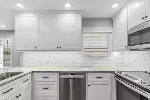 Kitchen - 3141 E Mimosa St #C, Springfield, MO 65804 photo 4 of 6
