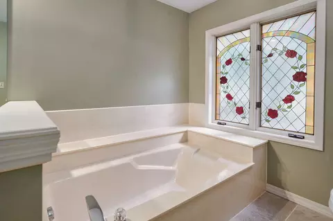 Bath - 4530 S Harvard Ave, Springfield, MO 65804 photo 5 of 7