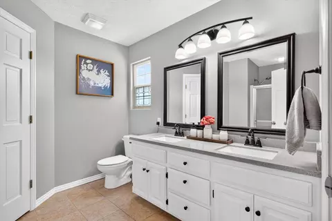 Bath - 608 S Cully Ave, Republic, MO 65738 photo 1 of 3