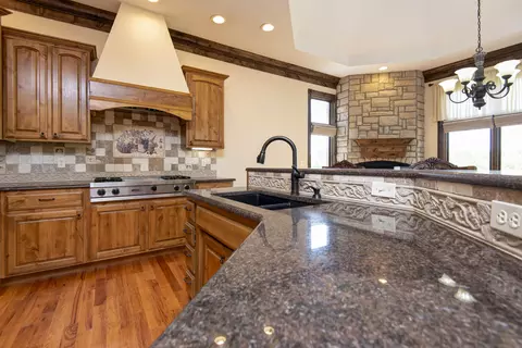 Kitchen - 6563 S Riverbridge Rd, Springfield, MO 65810 photo 4 of 5