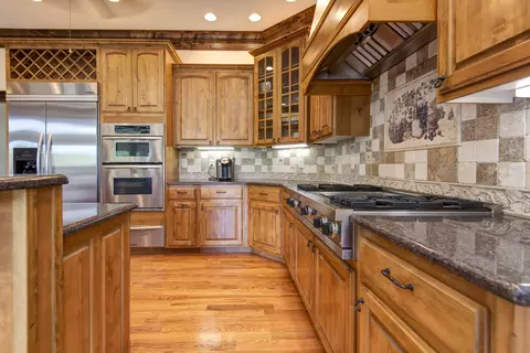 Kitchen - 6563 S Riverbridge Rd, Springfield, MO 65810 photo 3 of 5