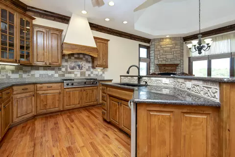 Kitchen - 6563 S Riverbridge Rd, Springfield, MO 65810 photo 1 of 5