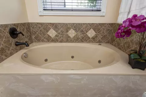 Bath - 6563 S Riverbridge Rd, Springfield, MO 65810 photo 1 of 2