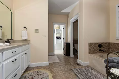 Entry Way - 6563 S Riverbridge Rd, Springfield, MO 65810 photo 1 of 3