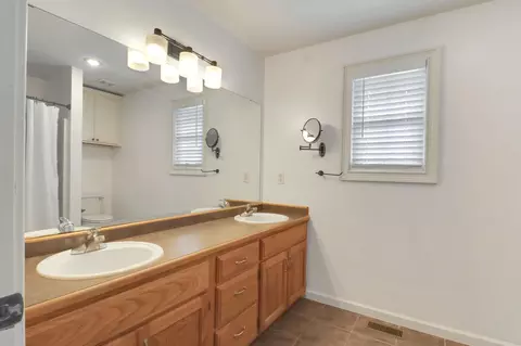 Bath - 4833 N Kensington Dr, Ozark, MO 65721 photo 1 of 4