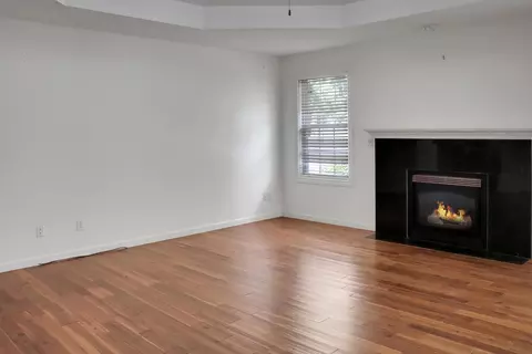 Living - 4833 N Kensington Dr, Ozark, MO 65721 photo 2 of 5