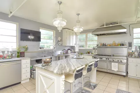 Kitchen - 924 N Main Ave, Springfield, MO 65802 photo 1 of 3