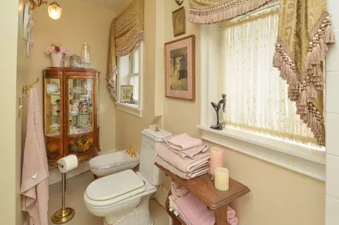 Bath - 924 N Main Ave, Springfield, MO 65802 photo 16 of 16
