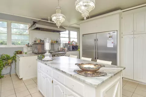 Kitchen - 924 N Main Ave, Springfield, MO 65802 photo 2 of 3