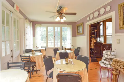 Dining - 924 N Main Ave, Springfield, MO 65802 photo 4 of 7