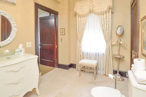 Bath - 924 N Main Ave, Springfield, MO 65802 photo 9 of 16