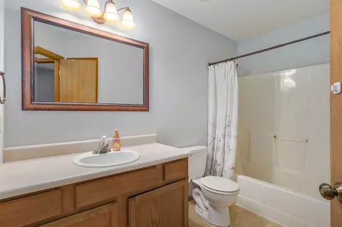 Bath - 1560 S Timbercreek Ave, Springfield, MO 65807 photo 3 of 3