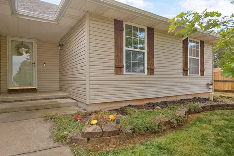 Exterior - 1560 S Timbercreek Ave, Springfield, MO 65807 photo 3 of 11