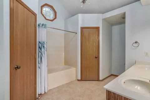Bath - 1560 S Timbercreek Ave, Springfield, MO 65807 photo 1 of 3