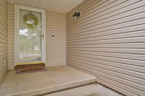 Exterior - 1560 S Timbercreek Ave, Springfield, MO 65807 photo 4 of 11