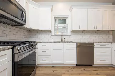Kitchen - 2930 W Olive St, Springfield, MO 65802 photo 4 of 6