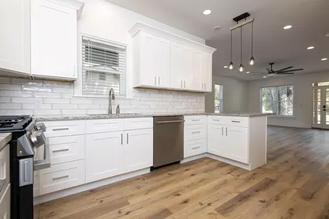 Kitchen - 2930 W Olive St, Springfield, MO 65802 photo 3 of 6