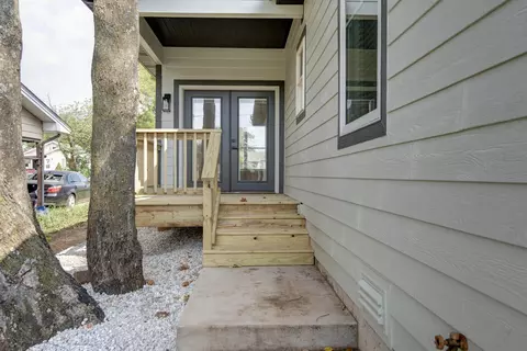 Exterior - 2930 W Olive St, Springfield, MO 65802 photo 5 of 6
