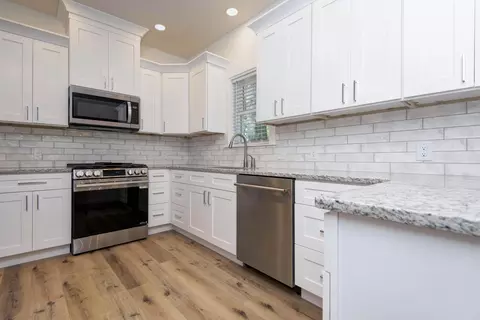 Kitchen - 2930 W Olive St, Springfield, MO 65802 photo 6 of 6
