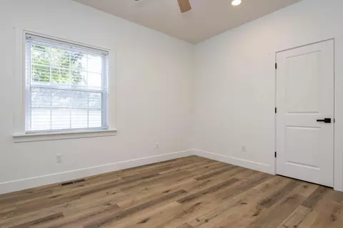 Bedroom - 2930 W Olive St, Springfield, MO 65802 photo 2 of 3