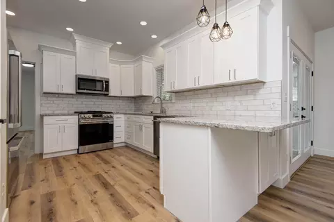 Kitchen - 2930 W Olive St, Springfield, MO 65802 photo 2 of 6