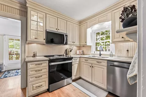 Kitchen - 1410 E Stanford St, Springfield, MO 65804 photo 2 of 4