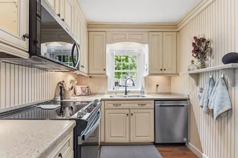 Kitchen - 1410 E Stanford St, Springfield, MO 65804 photo 1 of 4