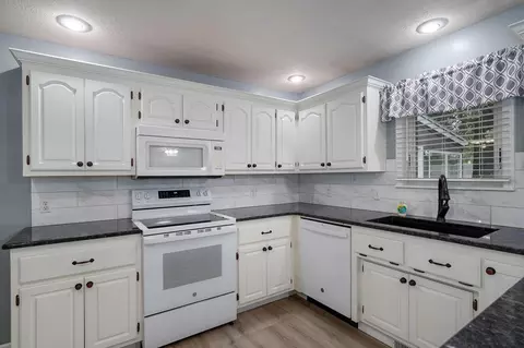 Kitchen - 515 N Ellen St, Nixa, MO 65714 photo 4 of 5