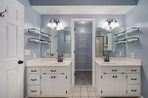 Bath - 515 N Ellen St, Nixa, MO 65714 photo 2 of 4