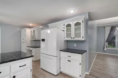 Kitchen - 515 N Ellen St, Nixa, MO 65714 photo 3 of 5