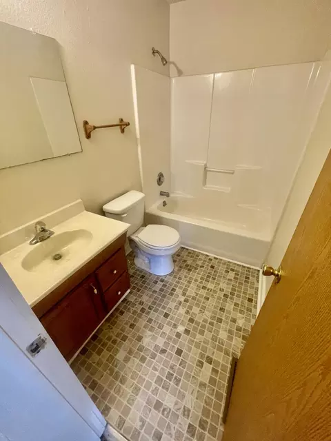 Bath - 2423 N Fremont Ave, Springfield, MO 65803 photo 1 of 1
