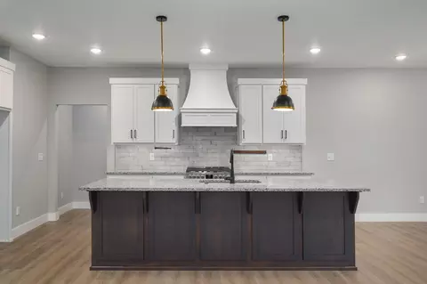 Kitchen - 4898 S Sycamore Ave, Springfield, MO 65810 photo 2 of 4
