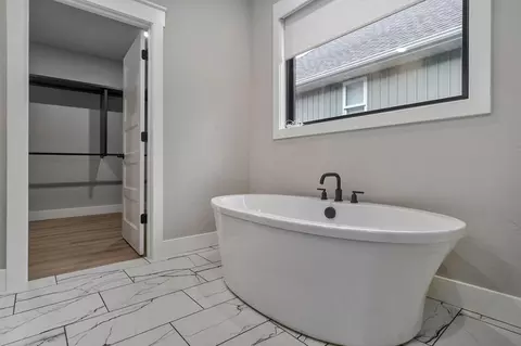 Bath - 4898 S Sycamore Ave, Springfield, MO 65810 photo 3 of 4