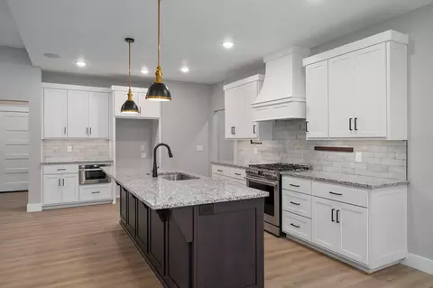Kitchen - 4898 S Sycamore Ave, Springfield, MO 65810 photo 3 of 4