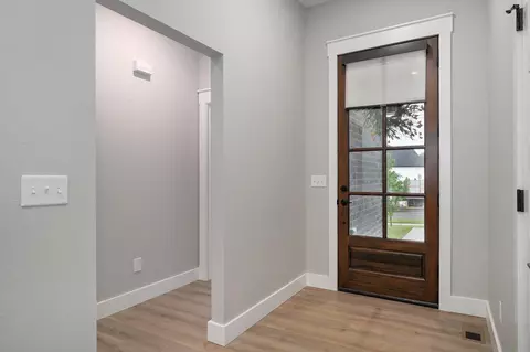 Entry Way - 4898 S Sycamore Ave, Springfield, MO 65810 photo 1 of 3