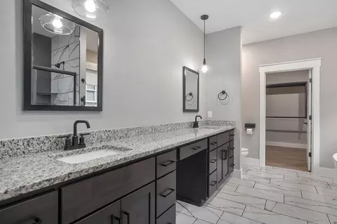 Bath - 4898 S Sycamore Ave, Springfield, MO 65810 photo 1 of 4
