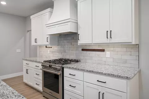 Kitchen - 4898 S Sycamore Ave, Springfield, MO 65810 photo 4 of 4