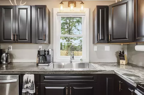 Kitchen - 1663 Swan Ln, Mansfield, MO 65704 photo 3 of 4